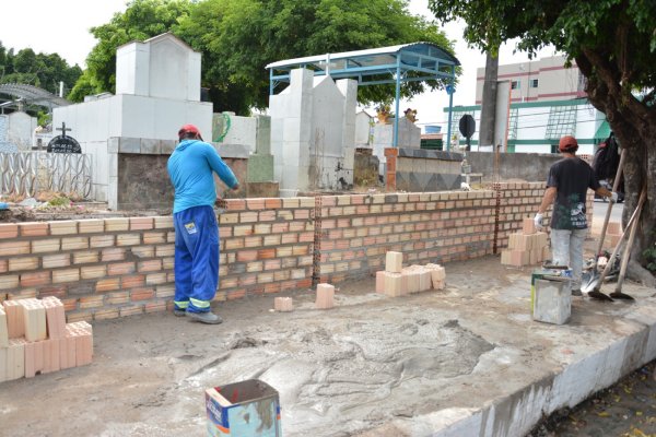 Prefeitura prossegue com os serviços de limpeza e revitalização nos Cemitérios