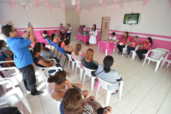 Outubro Rosa: mulheres vítimas de violência recebem ação de saúde no Maria do Pará