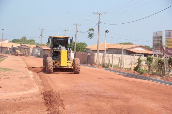 Prefeitura inicia o asfaltamento da Avenida Borges Leal no bairro Mapiri