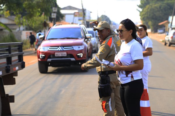 Blitz chama atenção para o fim da violência contra mulher