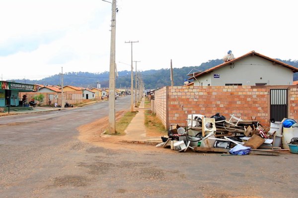 Prefeitura recolhe 112 toneladas de entulho no Residencial Salvação