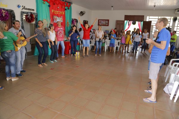 Creas Municipal celebra a vida em programação natalina com usuários