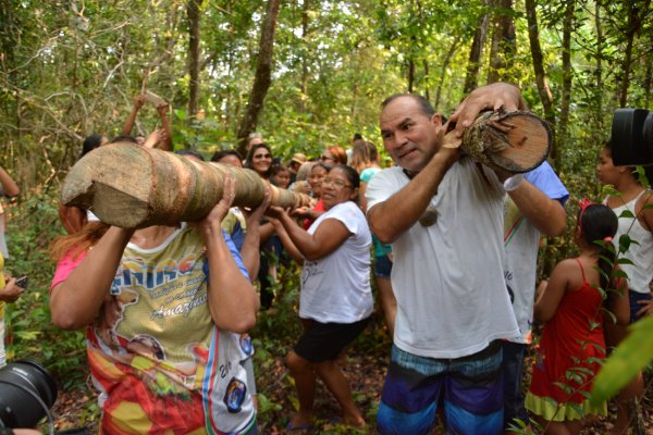 Busca dos Mastros em Alter do Chão revive o ritual religioso