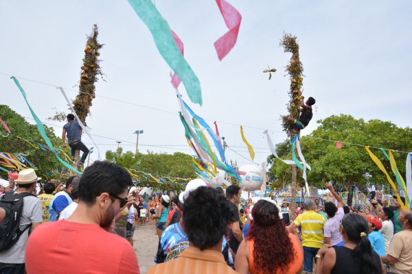 Rito religioso e derrubada dos mastros marcam o encerramento do Çairé 2017