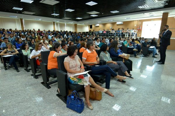 Servidores municipais participam do 1º Simpósio 'Cidadania e controle social região oeste do Pará'