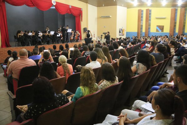 Público lota Casa da Cultura para prestigiar Concerto "Vivaldíssimo"