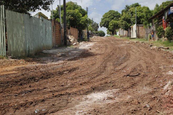 Em 9 meses, equipe de terraplanagem da Prefeitura já recuperou 33 KM de ruas