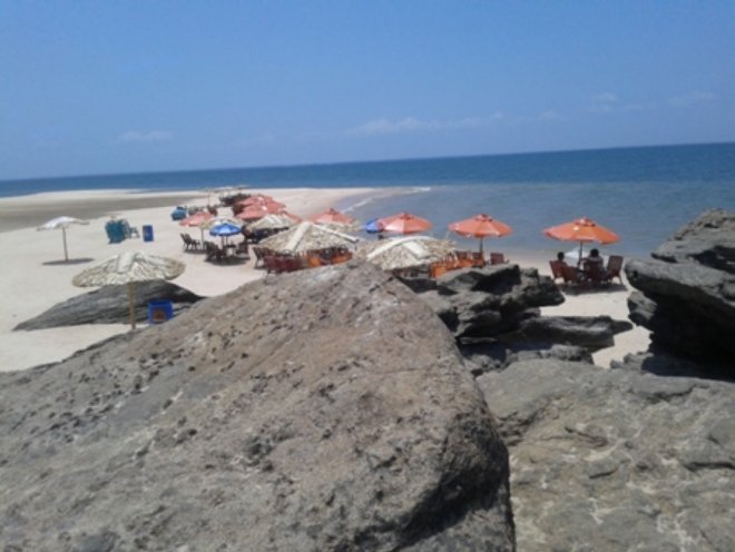 Que tal conhecer um pouco mais sobre a Praia de Ponta de Pedras?