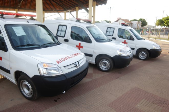 Prefeitura entrega três novas ambulâncias para sociedade santarena