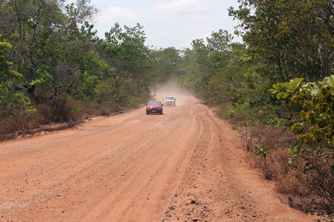 Estrada de Ponta de Pedras recebe serviços de terraplenagem e alargamento das laterais