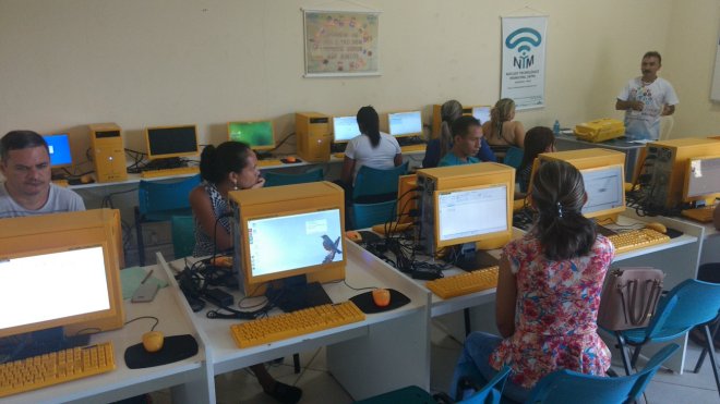 Estudantes e professores participam de oficinas de tecnologia do NTM