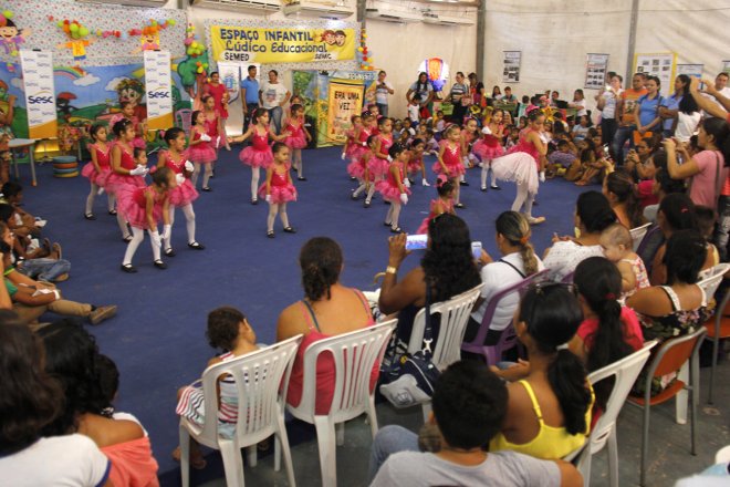 Umeis e escolas movimentam espaço lúdico da Semed e atraem público no 10º Salão do Livro