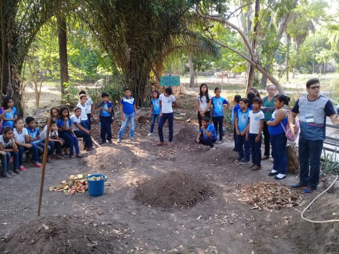 Alunos da Escola João Bianor visitam o Salão do Livro