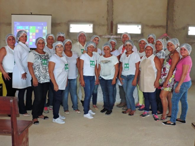 Beneficiários do Residencial Salvação participam de curso de manipulação de alimentos