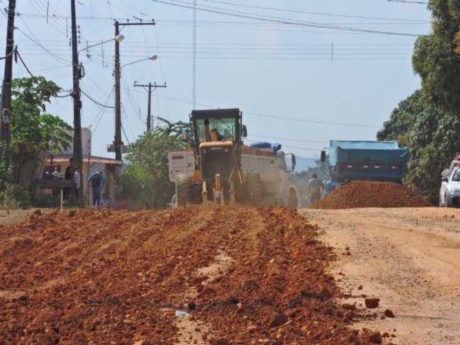 Prefeitura já recuperou 67 km de vias com serviços de terraplenagem na zona urbana