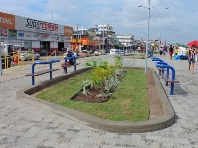 Obras do PAC: equipe finaliza o paisagismo da Orla