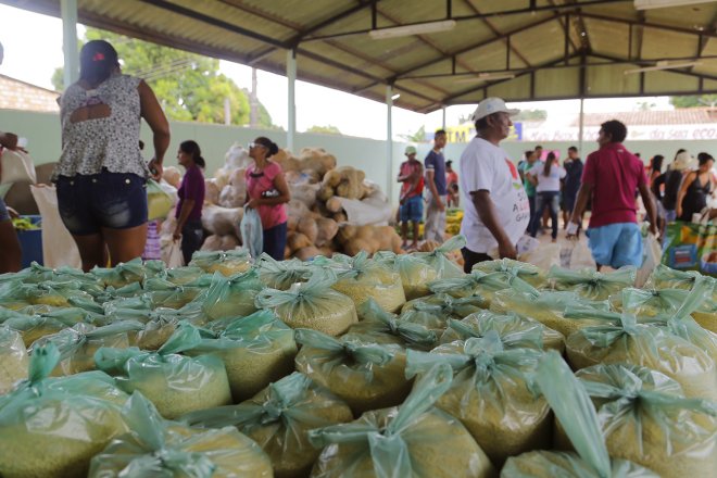 Famílias do bairro Vitória Régia são beneficiadas com última entrega do ano do PAA