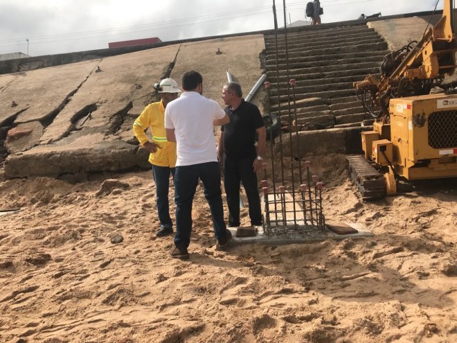 Prefeito Nélio vistoria obras da Orla e do Centro de Esportes no Residencial Salvação