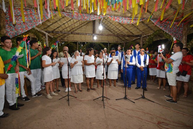 Rito religioso, danças tradicionais e shows marcam a primeira noite do Çairé 2017