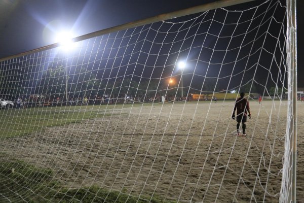 Prefeitura inaugura iluminação do campo de futebol Mineirão