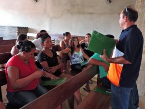 Moradores do Residencial Salvação participam de curso de manipulação de alimentos