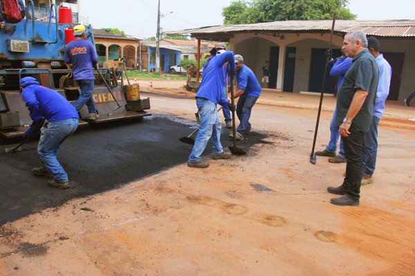 Prefeitura retoma serviço de pavimentação na Avenida Muiraquitã