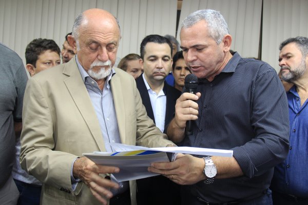 Prefeito participa da inauguração do Centro Regional e defende plano para desafogar Fernando Guilhon