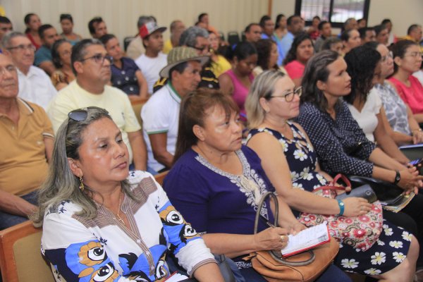 Moradores de bairros pertencentes a Zona Sul recebem comitiva da Prefeitura para reunião