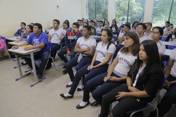 Alunos da escola Álvaro Adolfo participam de palestra sobre doenças hídricas