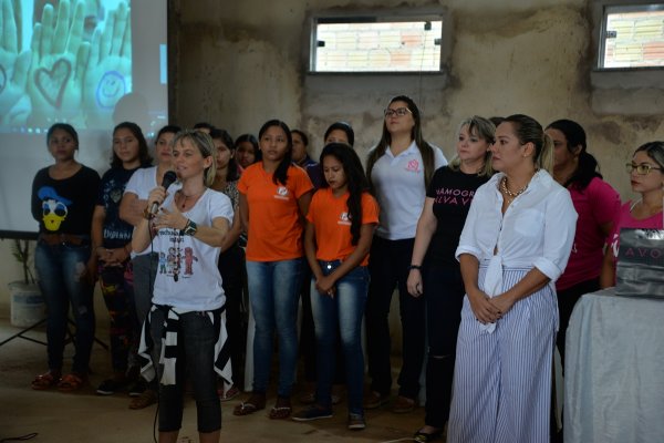 Moradoras do Residencial Salvação recebem ações da Rede de Enfrentamento à Violência