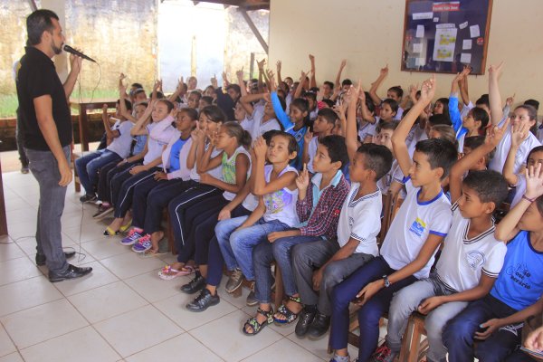 Escolas recebem ações educativas voltadas aos cuidados no trânsito