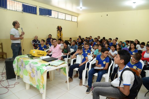 Estudantes da Escola João Batista Miléo participam de palestras do PPB