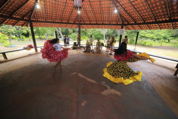 Projeto "Arte do Carimbó" apresenta show do grupo Banzeiro neste sábado