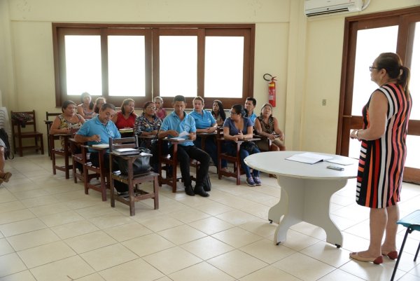 Prefeitura reúne com lideranças indígenas e gestores escolares sobre cardápio da merenda escolar