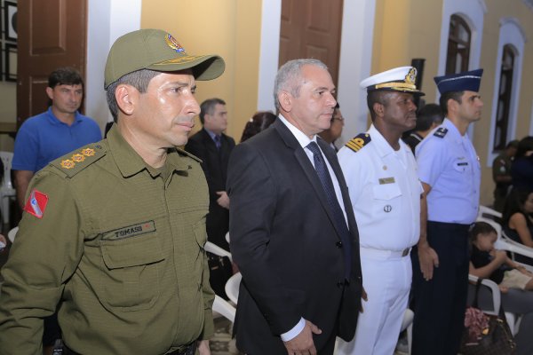 Polícia Militar festeja patrono Tiradentes com a população de Santarém