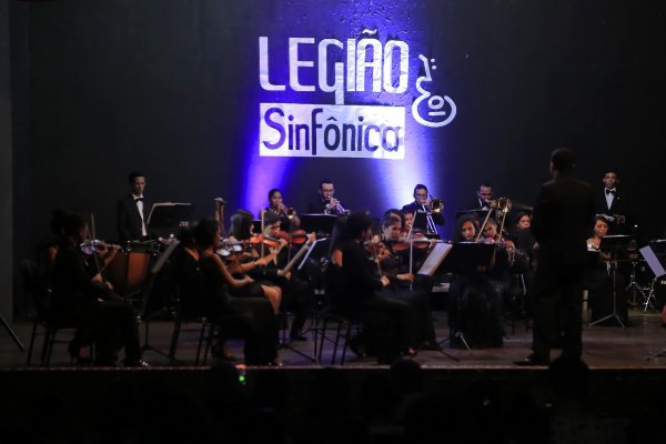 Legião Sinfônica emocionou e encantou auditório lotado da Casa da Cultura