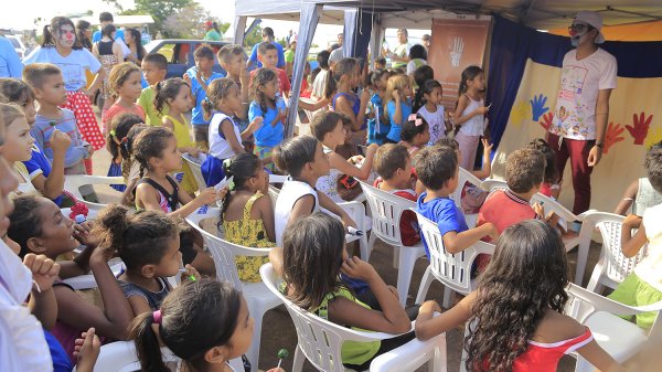 Cerca de 250 crianças participam de ação de cidadania no Porto dos Milagres