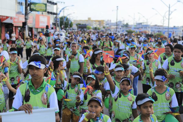 Mais de mil pessoas participam da caminhada do Dia 'D' de Enfrentamento ao Trabalho Infantil