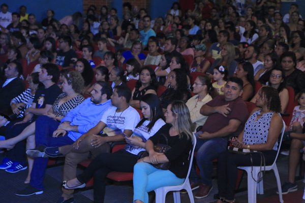 Espetáculo 'As Marcas da Pérola' reúne centenas de pessoas na Casa da Cultura