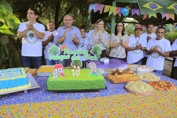 Doação de mudas e bolo marcam 10 anos do Parque da Cidade