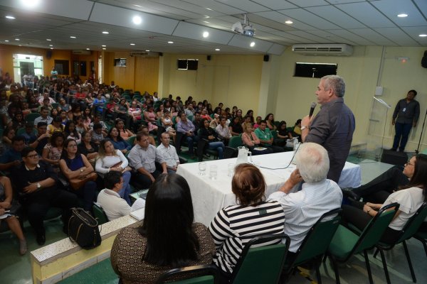 Prefeitura certifica 350 alunos do TIN e da Casa Brasil e entrega cartas de créditos