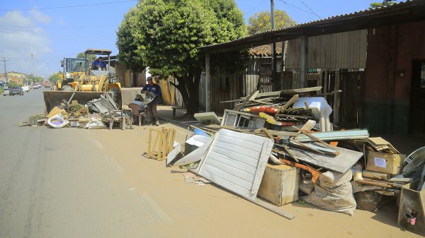 Prefeitura realiza limpeza no bairro da Aldeia através do Projeto Cidade Limpa