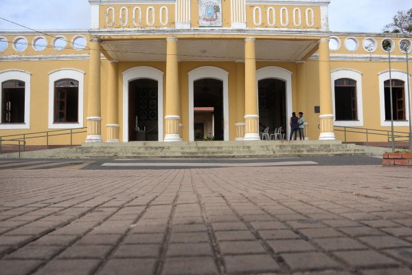 Programação de 27 anos do Centro Cultural João Fona teve exposição de cerâmica e fotografias