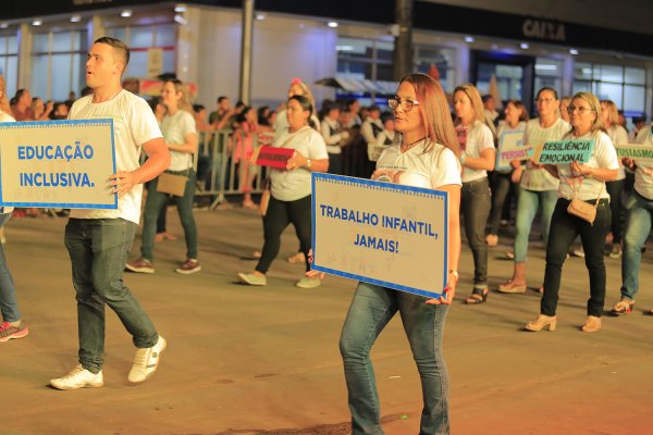 Desfile na Avenida Tapajós é marcado por emoção e patriotismo