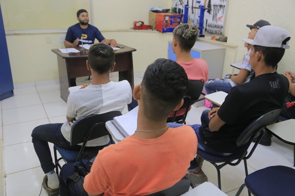 Socioeducandos participam de cursos de Mecânica de Motos e Refrigeração Comercial