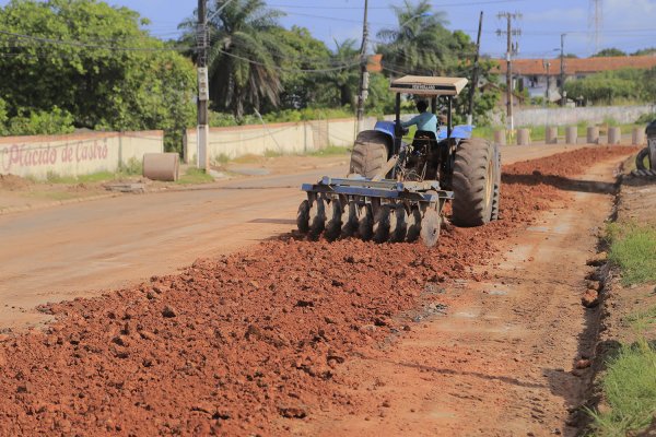 Prefeitura inicia serviço para recuperação asfáltica na Sérgio Henn