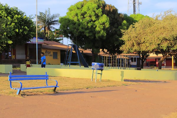 Praça do Bairro Santarenzinho recebe serviços de manutenção