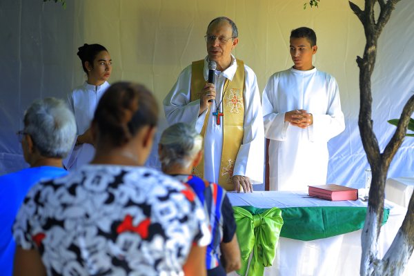 Missa Campal é celebrada para fortalecer lado espiritual de usuários do Centro Pop