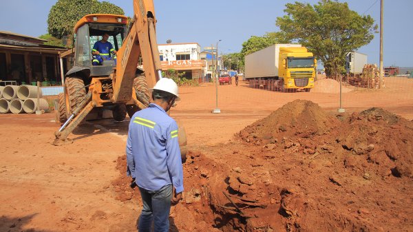 Iniciam serviços de drenagem para urbanização da Vila Arigó