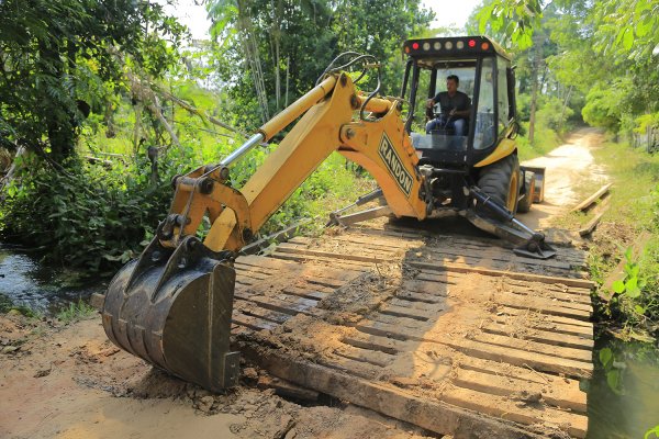 Prefeitura inicia recuperação de ponte na Comunidade Santa Luzia no Eixo Forte